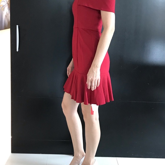 Stunning evening dress, brand new, size 4, red - Picture 2 of 4